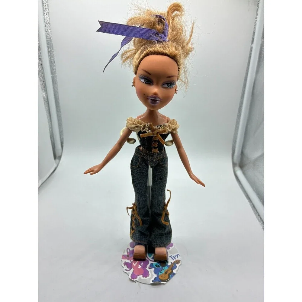 Bratz Strut It! Meygan with Blonde Hair - Black Corset Top & Jeans